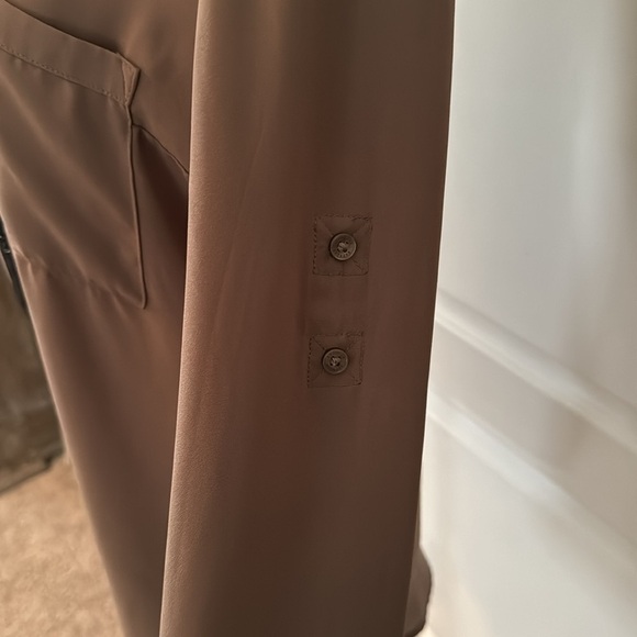 Express Portfolio Blouse - Picture 3 of 6